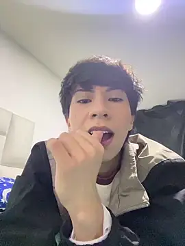 Snapshot of evaevanscute chatting on 05/22/26, 01:36 evaevanscute online show from 05/22/26, 01:36