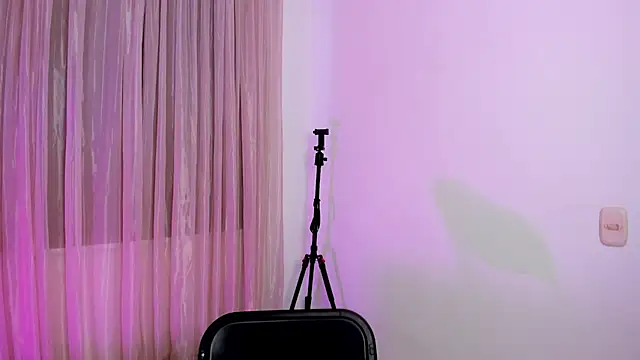 Snapshot of vale_kross chatting on 12/05/25, 03:10 vale kross online show from 12/05/25, 03:10