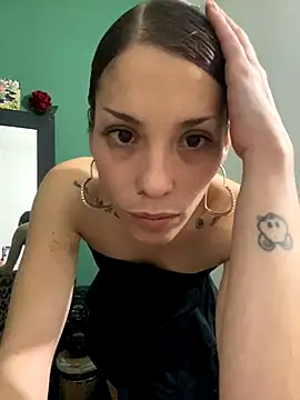 Snapshot of KokoAndRin chatting on 11/07/25, 08:35 KokoAndRin online show from 11/07/25, 08:35