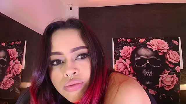 Snapshot of EvaaFoxxy1 chatting on 04/24/26, 12:07 EvaaFoxxy1 online show from 04/24/26, 12:07
