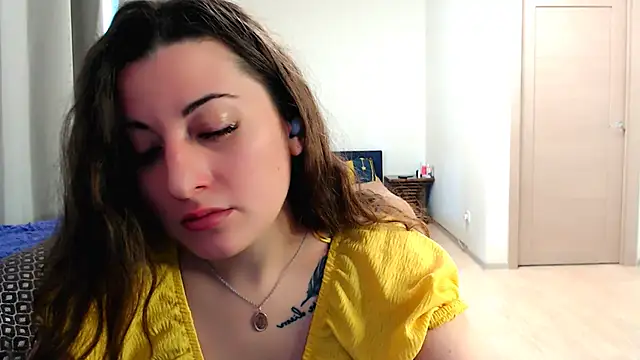 Snapshot of Helen_Adams_ chatting on 05/11/26, 05:42 Helen Adams online show from 05/11/26, 05:42