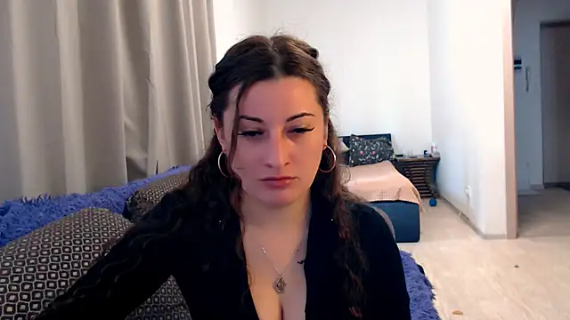 Helen Adams  online show from 06/16/26, 05:18