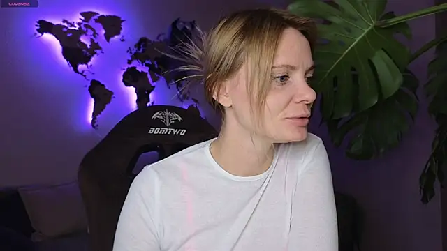 Snapshot of Sam_Klaus chatting on 10/12/25, 08:32 Sam Klaus online show from 10/12/25, 08:32