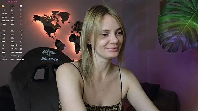 Snapshot of Sam_Klaus chatting on 10/15/25, 08:28 Sam Klaus online show from 10/15/25, 08:28