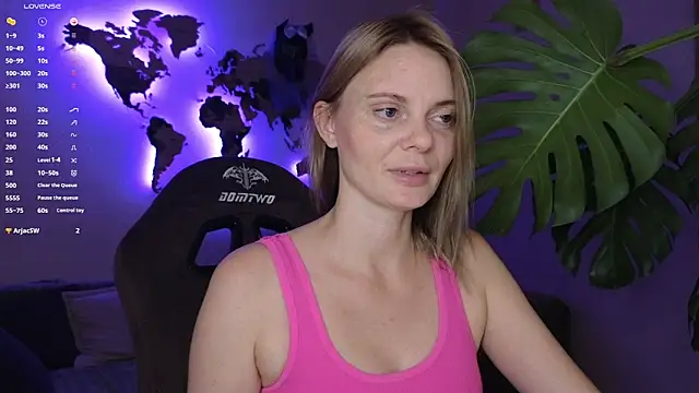 Snapshot of Sam_Klaus chatting on 10/10/25, 08:53 Sam Klaus online show from 10/10/25, 08:53