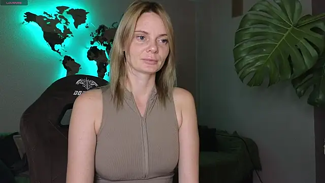 Snapshot of Sam_Klaus chatting on 10/13/25, 09:49 Sam Klaus online show from 10/13/25, 09:49