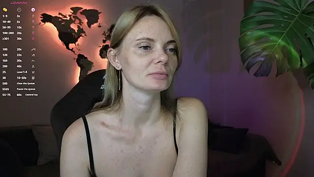 Snapshot of Sam_Klaus chatting on 10/16/25, 10:18 Sam Klaus online show from 10/16/25, 10:18