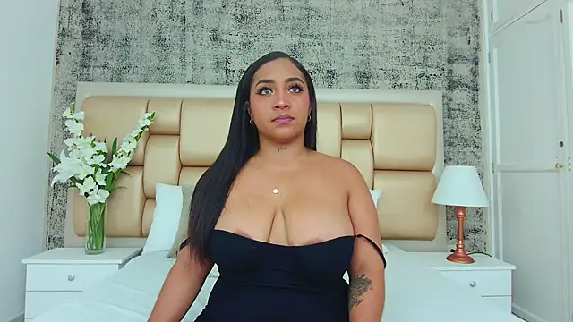 Snapshot of KateVenegas chatting on 03/02/25, 02:25 KateVenegas online show from 03/02/25, 02:25