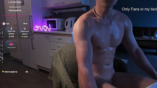 Snapshot of fresh_b1ood chatting on 04/25/26, 11:02 fresh b1ood online show from 04/25/26, 11:02