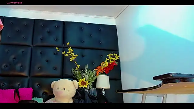 Daniela Pink  online show from 06/03/26, 06:45