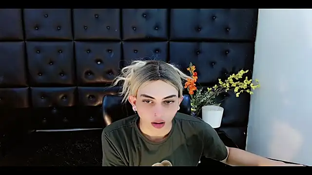 Daniela Pink  online show from 02/11/26, 07:36