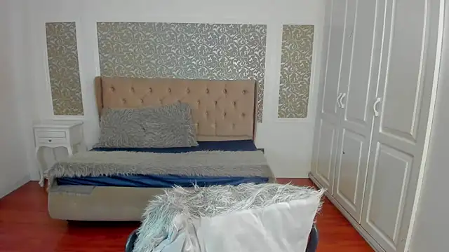 KimWessel  online show from 10/21/25, 07:57