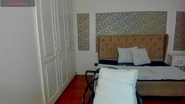 KimWessel  online show from 11/24/25, 07:36