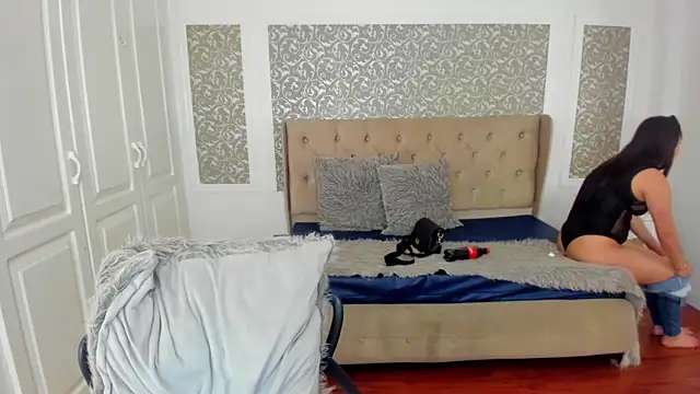 KimWessel  online show from 10/27/25, 07:48