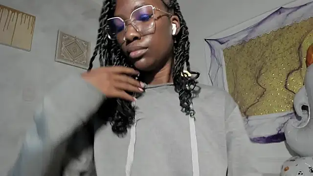 Tahira 21  online show from 10/27/25, 06:53