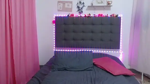 LenaDIaz online show from 10/12/25, 12:01