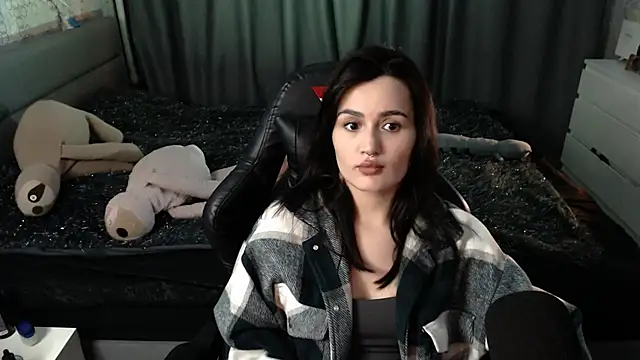 KiraYammy online show from 11/16/25, 10:35