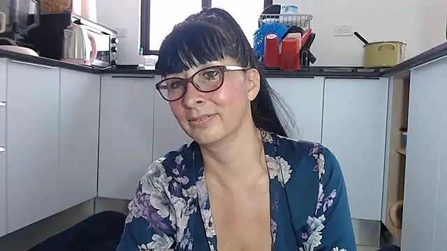 Snapshot of HellenLatin chatting on 05/31/26, 06:42 HellenLatin online show from 05/31/26, 06:42