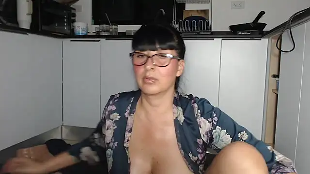 Snapshot of HellenLatin chatting on 05/19/26, 01:56 HellenLatin online show from 05/19/26, 01:56