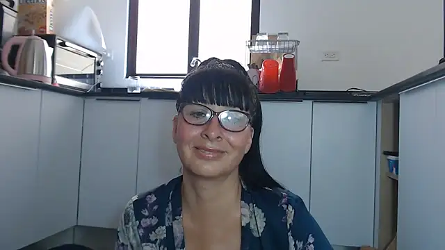 Snapshot of HellenLatin chatting on 06/18/26, 04:01 HellenLatin online show from 06/18/26, 04:01