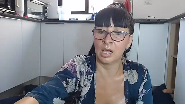 Snapshot of HellenLatin chatting on 06/07/26, 04:01 HellenLatin online show from 06/07/26, 04:01