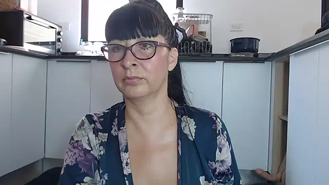 Snapshot of HellenLatin chatting on 06/05/26, 03:18 HellenLatin online show from 06/05/26, 03:18