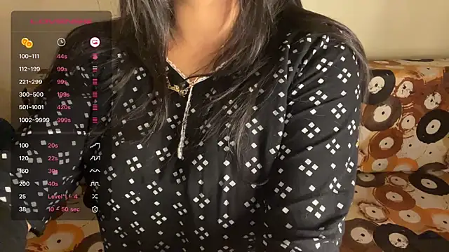 Snapshot of shuhana_ chatting on 10/23/25, 12:42 shuhana online show from 10/23/25, 12:42