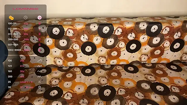 Snapshot of shuhana_ chatting on 10/21/25, 01:16 shuhana online show from 10/21/25, 01:16