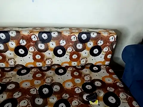 Snapshot of shuhana_ chatting on 11/02/25, 12:59 shuhana online show from 11/02/25, 12:59