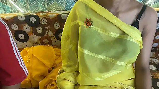 Snapshot of shuhana_ chatting on 11/21/25, 04:44 shuhana online show from 11/21/25, 04:44