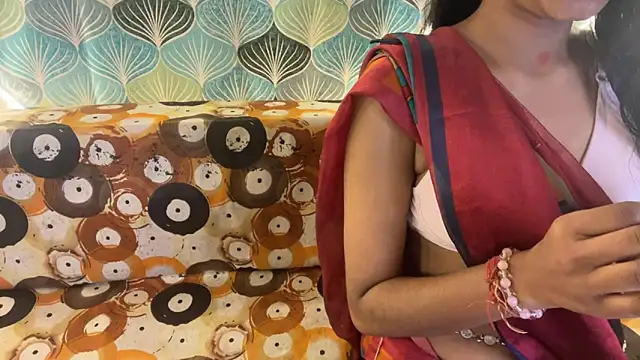 Snapshot of shuhana_ chatting on 11/18/25, 04:49 shuhana online show from 11/18/25, 04:49