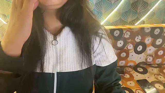 Snapshot of shuhana_ chatting on 11/26/25, 05:18 shuhana online show from 11/26/25, 05:18