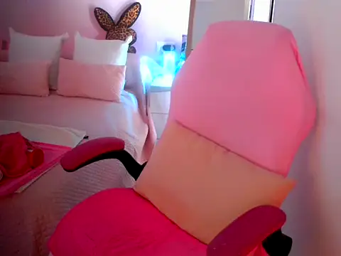 Snapshot of aubade246 chatting on 10/31/25, 09:28 aubade246 online show from 10/31/25, 09:28