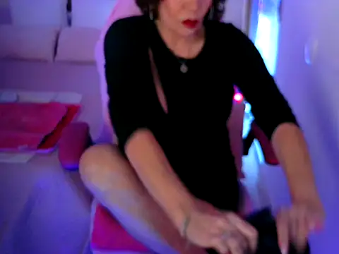 Snapshot of aubade246 chatting on 11/28/25, 01:33 aubade246 online show from 11/28/25, 01:33