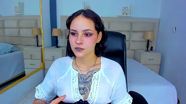 Snapshot of AnnyThompson_ chatting on 09/26/25, 10:05 AnnyThompson online show from 09/26/25, 10:05