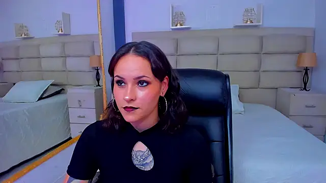 AnnyThompson  online show from 11/07/25, 08:57