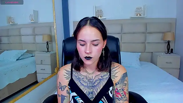 Snapshot of AnnyThompson_ chatting on 10/02/25, 08:01 AnnyThompson online show from 10/02/25, 08:01