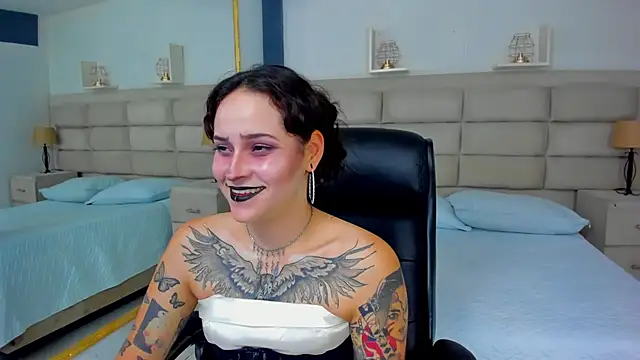 AnnyThompson  online show from 10/31/25, 10:16