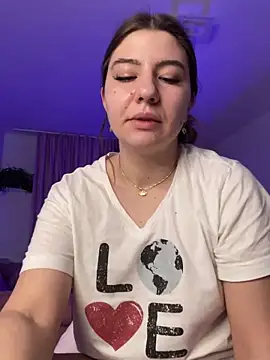 Snapshot of xqueenyasmine chatting on 12/10/24, 11:51 xqueenyasmine online show from 12/10/24, 11:51