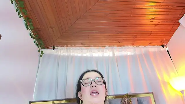 Snapshot of Zoe_Curvy chatting on 02/16/26, 12:37 Zoe Curvy online show from 02/16/26, 12:37