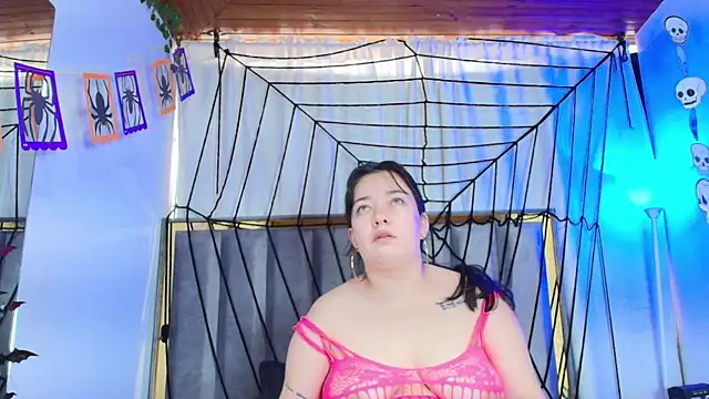 Snapshot of Zoe_Curvy chatting on 10/17/25, 12:40 Zoe Curvy online show from 10/17/25, 12:40