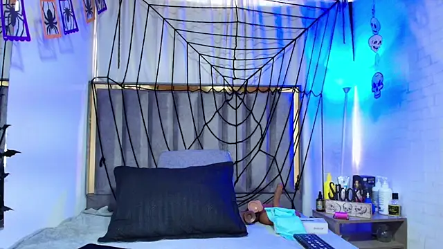 Snapshot of Zoe_Curvy chatting on 10/29/25, 12:48 Zoe Curvy online show from 10/29/25, 12:48