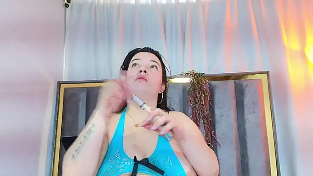 Snapshot of Zoe_Curvy chatting on 02/03/26, 12:43 Zoe Curvy online show from 02/03/26, 12:43