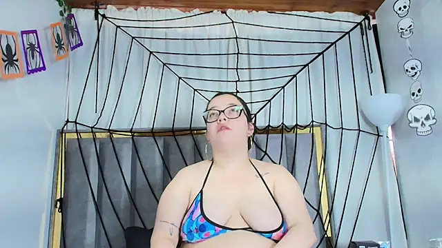 Snapshot of Zoe_Curvy chatting on 10/08/25, 12:17 Zoe Curvy online show from 10/08/25, 12:17