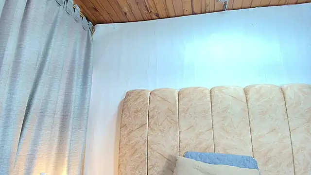 Snapshot of Zoe_Curvy chatting on 11/29/25, 12:49 Zoe Curvy online show from 11/29/25, 12:49