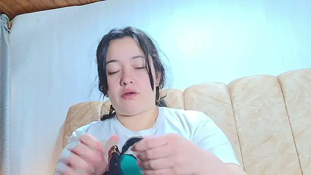 Snapshot of Zoe_Curvy chatting on 01/12/26, 12:23 Zoe Curvy online show from 01/12/26, 12:23