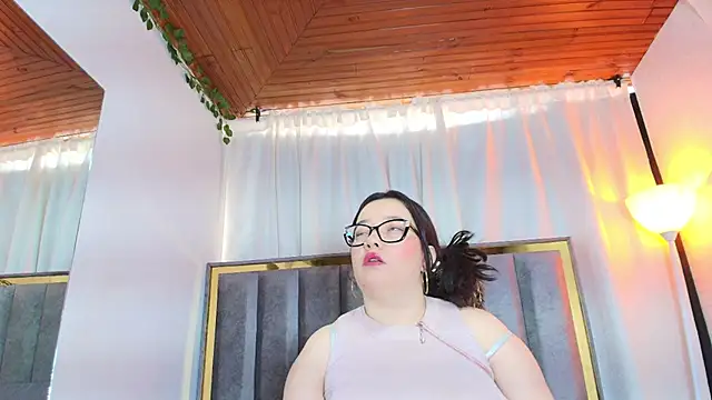 Snapshot of Zoe_Curvy chatting on 02/05/26, 12:45 Zoe Curvy online show from 02/05/26, 12:45