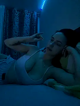 Snapshot of Kristis43 chatting on 09/20/25, 02:27 Kristis43 online show from 09/20/25, 02:27