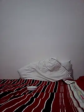 Snapshot of altinya chatting on 11/15/25, 02:26 altinya online show from 11/15/25, 02:26