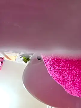 Snapshot of altinya chatting on 12/15/25, 10:43 altinya online show from 12/15/25, 10:43